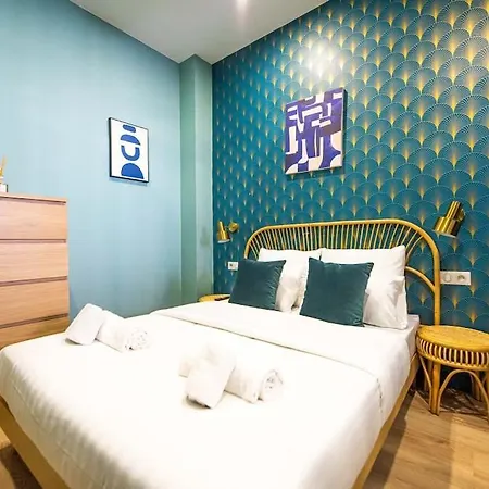 Beautiful Close To Eiffel Tower París