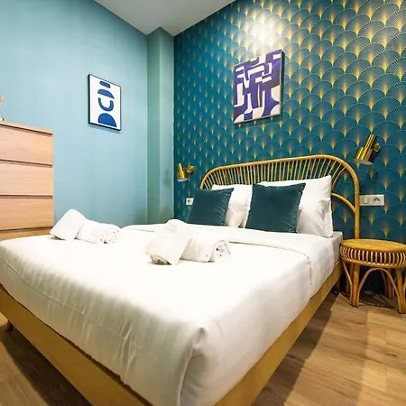 Beautiful Close To Eiffel Tower París