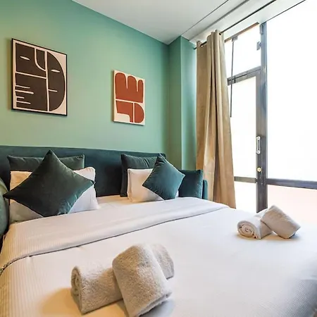 Beautiful Close To Eiffel Tower *